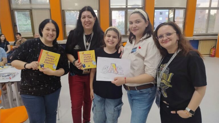 Нощ на библиотеката събра стотици посетители с изкуство, книги и забавления в Русе